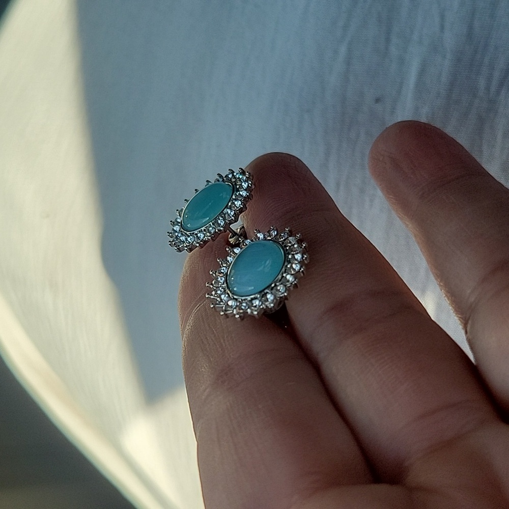 Cats Eye Blue Earring - Picture 2 of 4